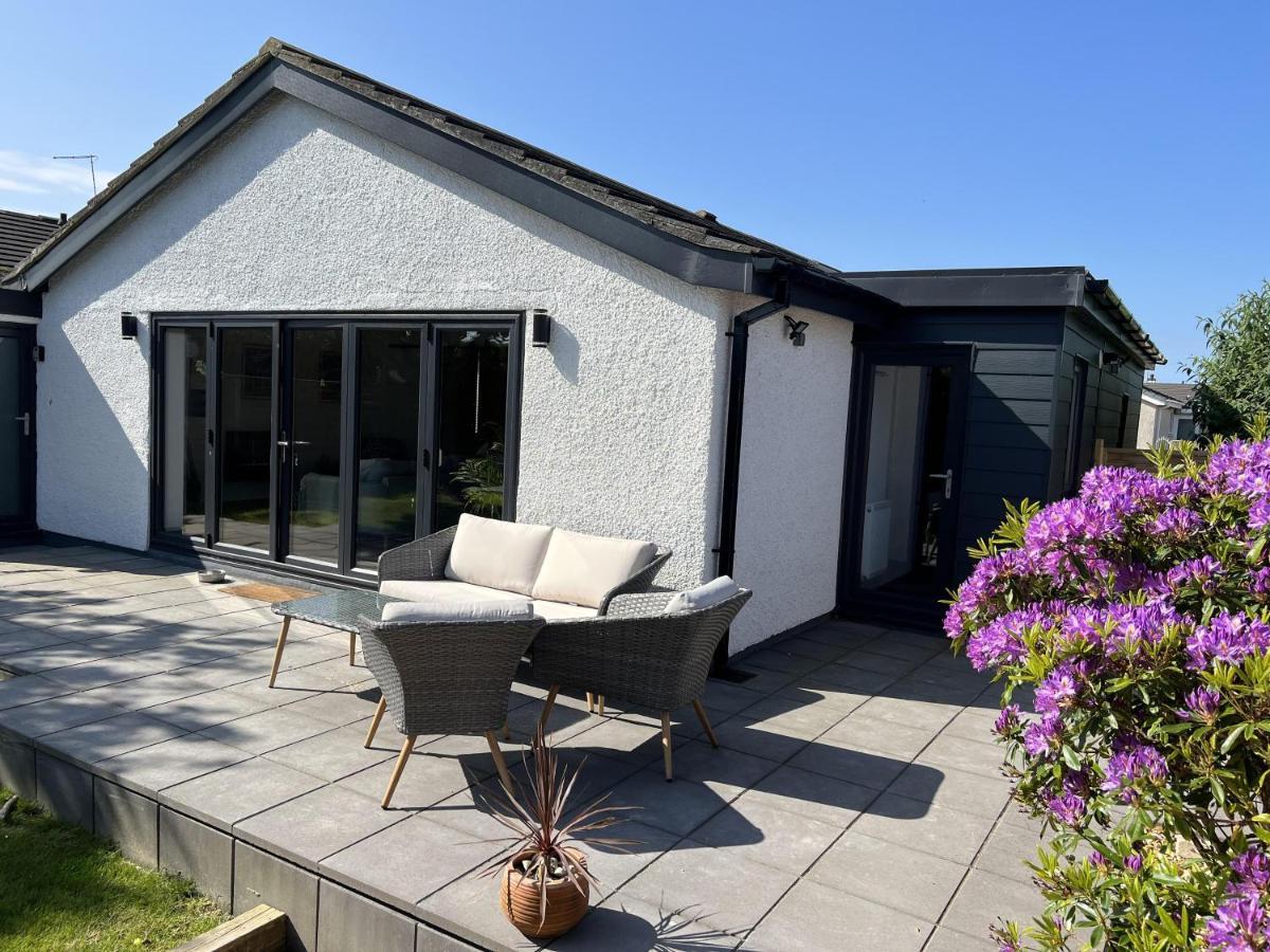 Stylish Modern Home With Parking Enclosed Garden Холихед Экстерьер фото