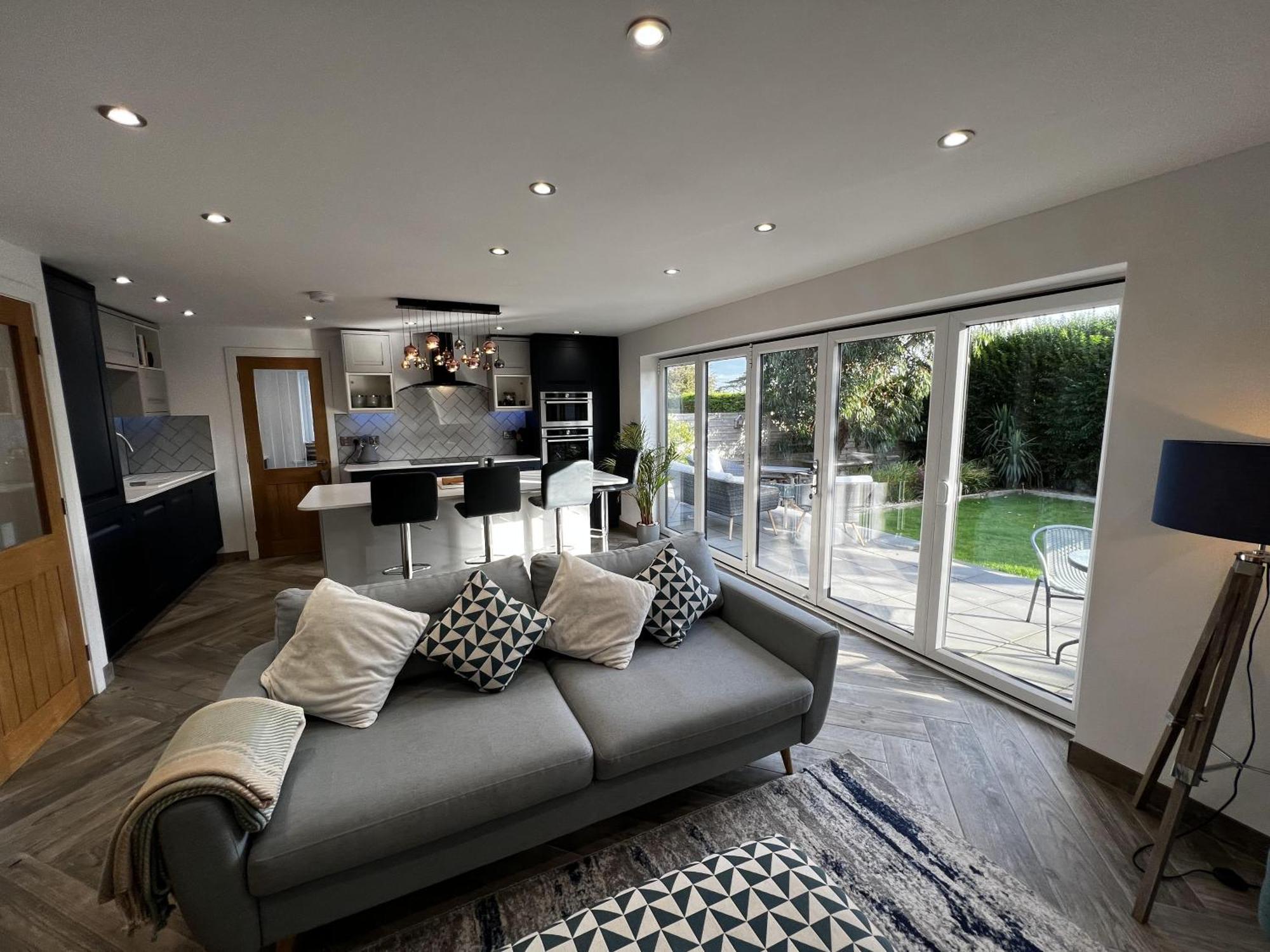 Stylish Modern Home With Parking Enclosed Garden Холихед Экстерьер фото